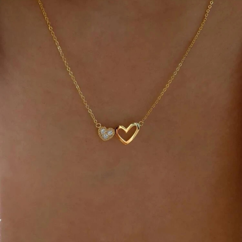 💕 Lovely Metallic Rhinestones Dainty Double Hearts Necklace 💕 - Picture 1 of 4